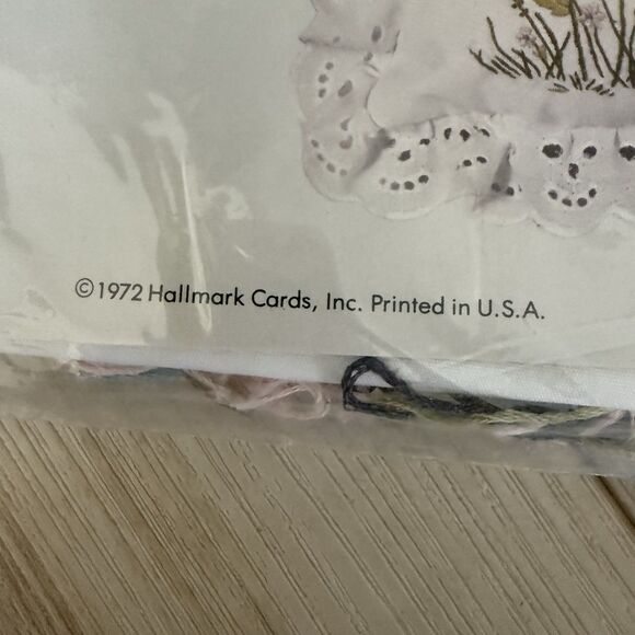Vintage CM Hallmark Betsey Clarke Crewel Pillow Kit #7928 Betsey's Wish NEW 1972 - Picture 4 of 4